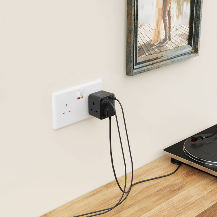 Picture of Powerology 3-Outlet Wall Socket With Fast Charging USB