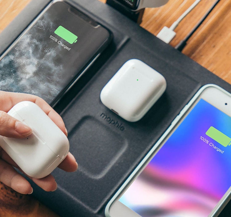 صورة Mophie 4-in-1 wireless charging mat