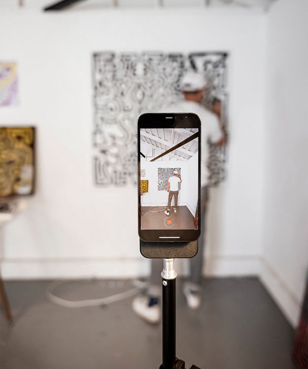 صورة Mophie Snap+ Powerstation Stand 10,000 mAh MagSafe Compatible
