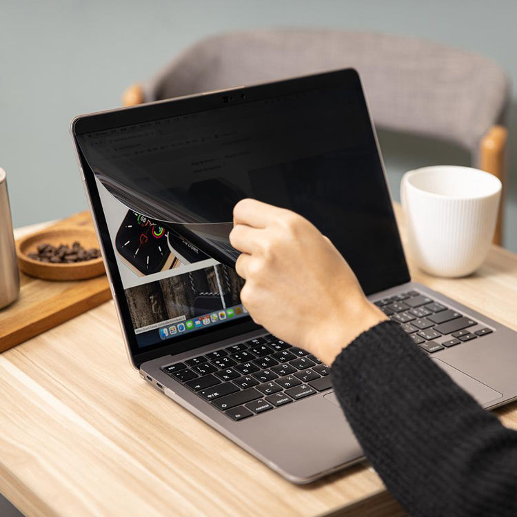 صورة SwitchEasy - EasyProtector Magnetic Privacy Screen Protector for Macbook Pro 16 (2021)