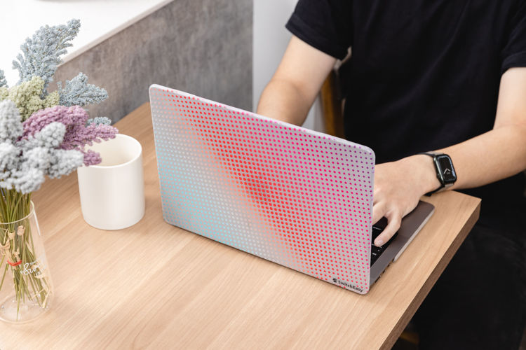 صورة SwitchEasy MacBook Pro 16" (2021, M1) DOTS Hard Shell Aurora