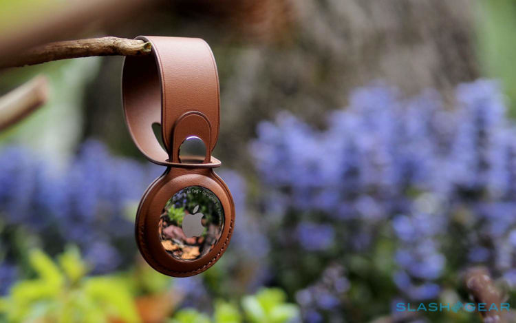 صورة AirTag Leather Loop - Saddle Brown