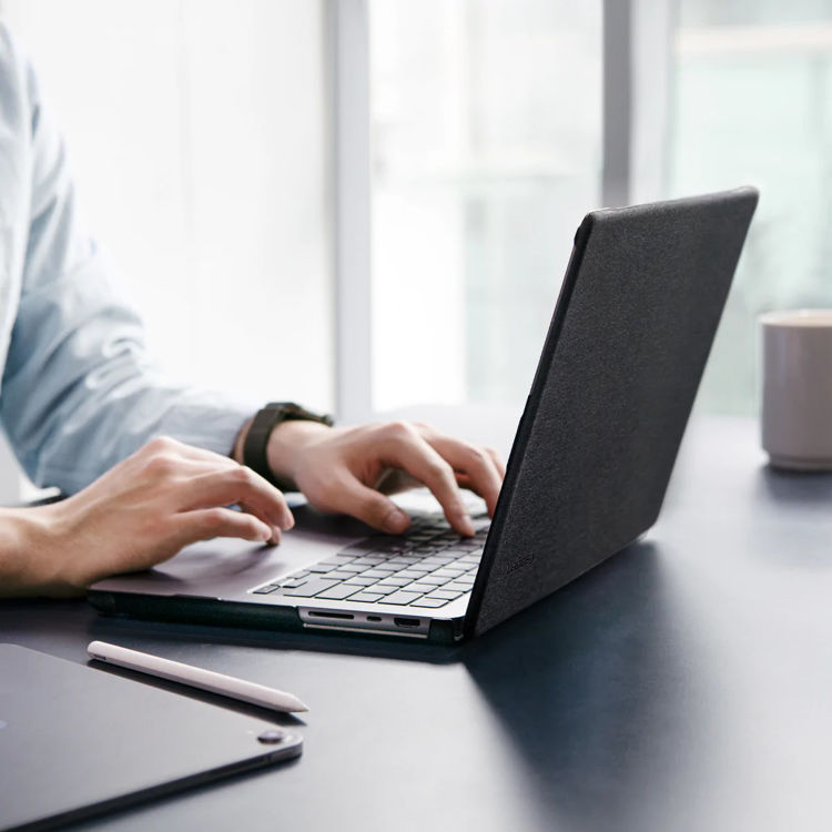 صورة SPIGEN Macbook Pro 16" (2021) Case Urban Fit_ACS04211