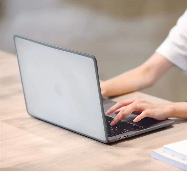 صورة UNIQ Venture MacBook Air 13" (2018-2020) Case