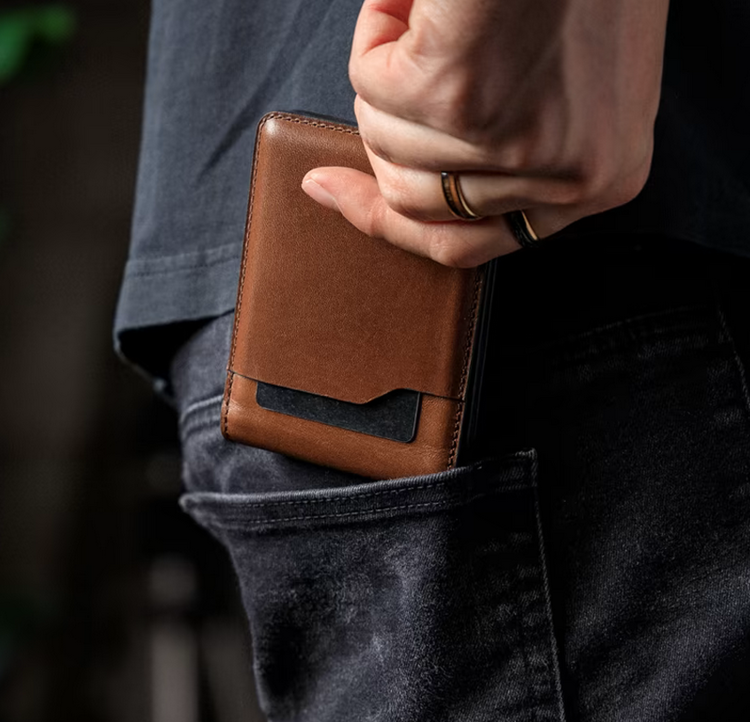 صورة Nomad Bifold Wallet - Rustic Brown