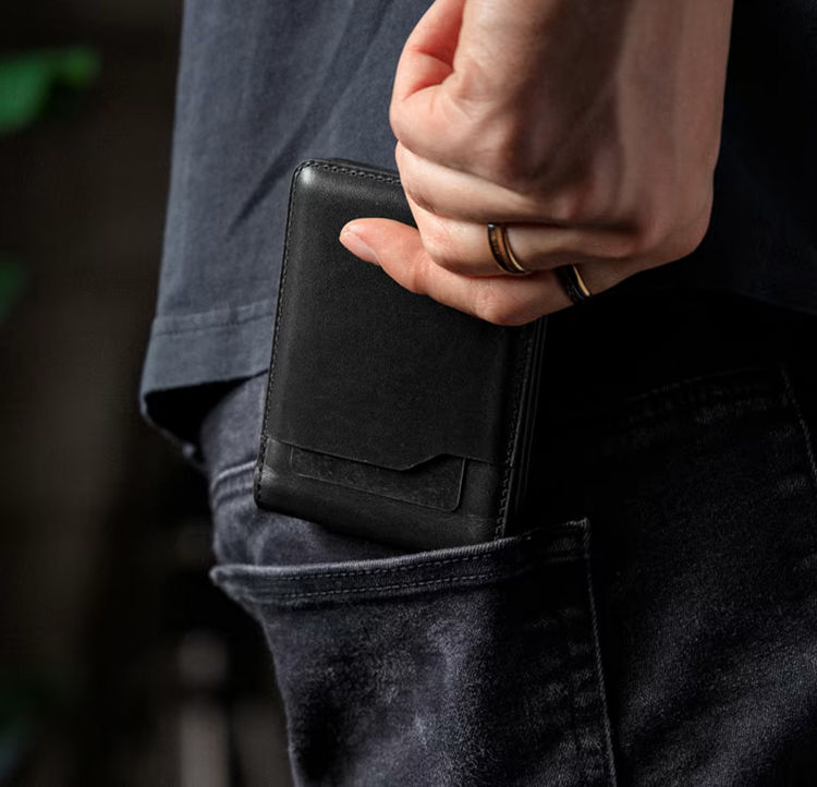 صورة Nomad Bifold Leather Wallet -  Black