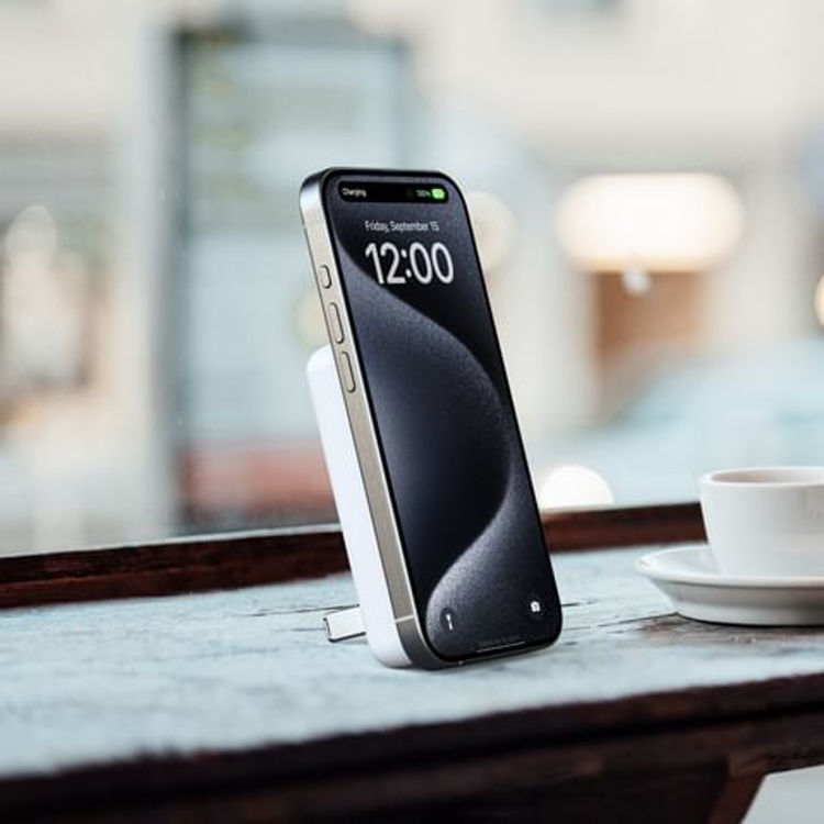 صورة Belkin 5000mAh BoostCharge Magnetic Power Bank with Kickstand