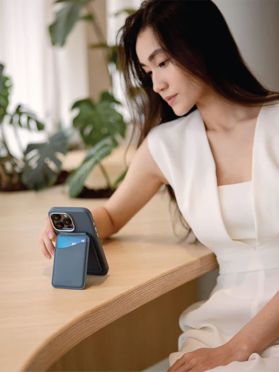 صورة Uniq Coehl Esme Magnetic Cardholder with Mirror and Stand- SapphireBlue