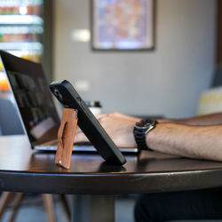 صورة MagBak Wallet | MagSafe Compatible 