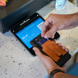 صورة MagBak Wallet | MagSafe Compatible 