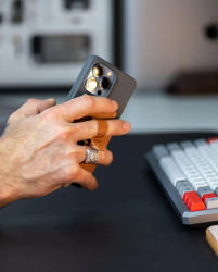 صورة MagBak Wallet | MagSafe Compatible 