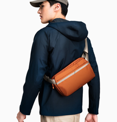 Picture of UNIQ DENVER CANVAS CROSSBODY BAG (5L) - MIDNIGHT BLACK (MIDNIGHT BLACK)