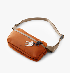 Picture of UNIQ DENVER CANVAS CROSSBODY BAG (5L) - MIDNIGHT BLACK (MIDNIGHT BLACK)